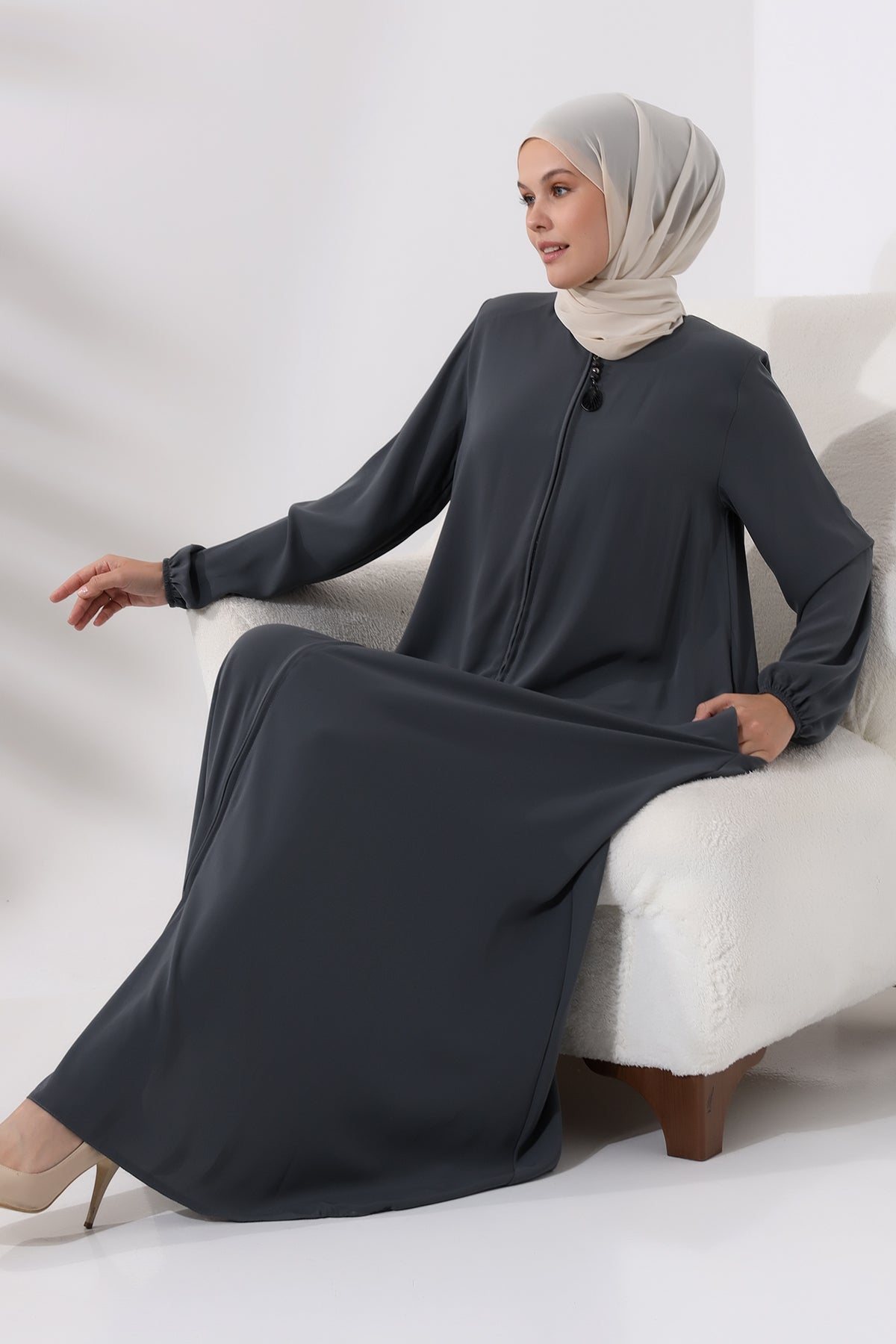 Antrasit Fermuarlı Kolu Lastikli Medine İpeği Mevlana Model Tesettür Ferace