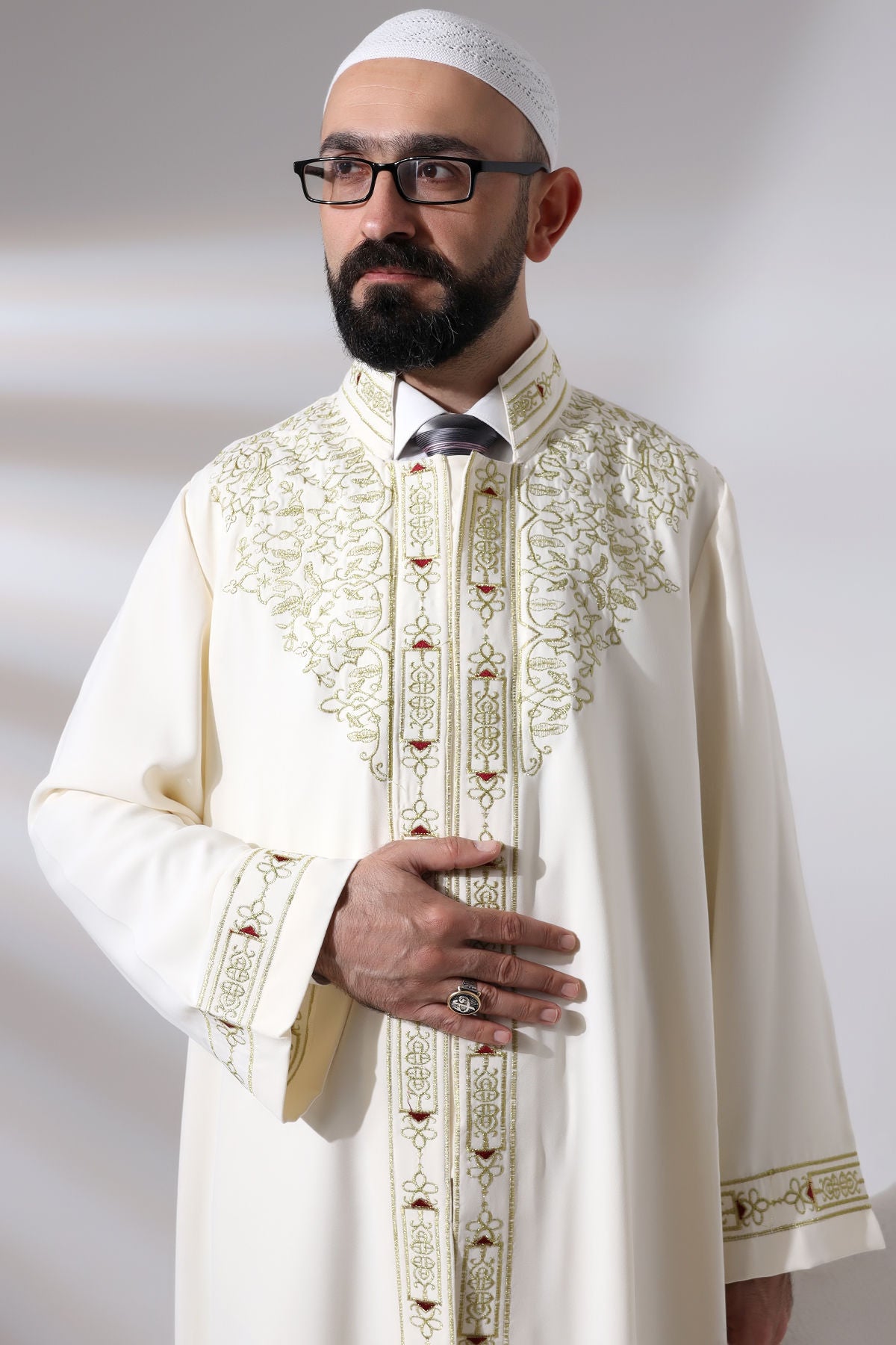 Krem Erkek Namaz Elbisesi Hakim Yaka Nakış İşlemeli İmam Cübbesi