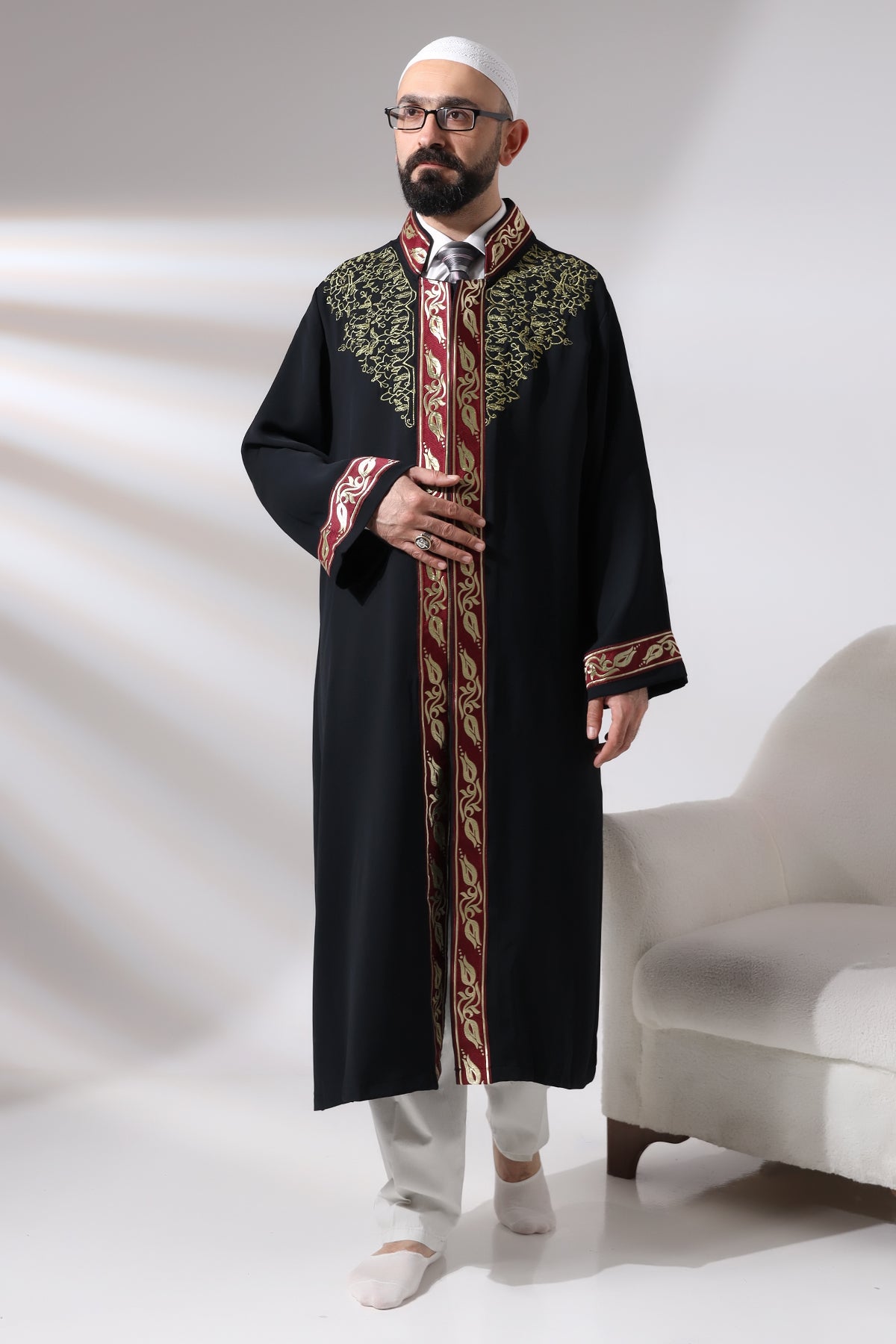 Siyah Hakim Yaka Erkek Namaz Elbisesi Şerit Nakış İşlemeli İmam Cübbesi