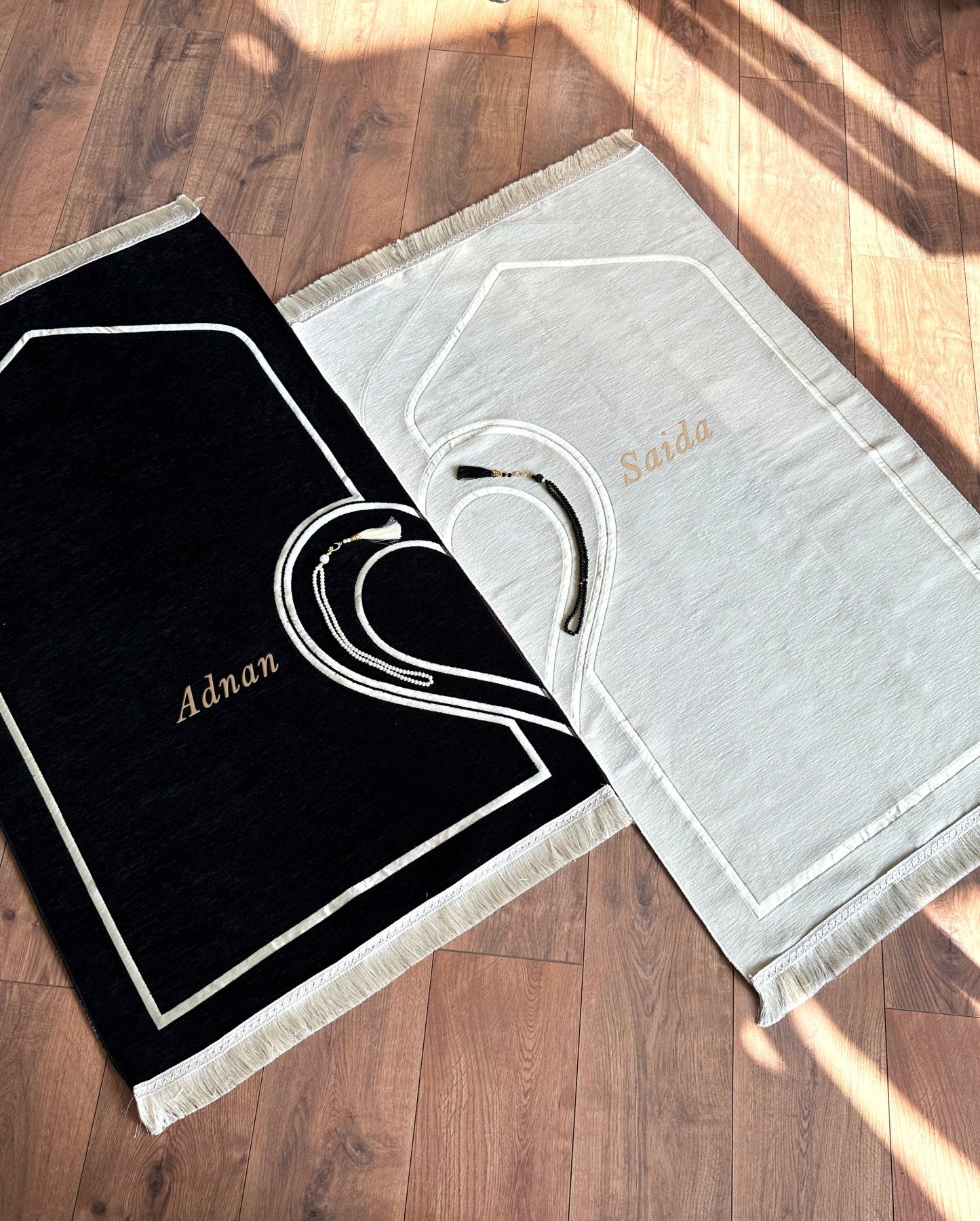 Elegant Black & Cream Muslim Prayer Rug Set for Couples | Sajadah | Janamaz - Ihvan