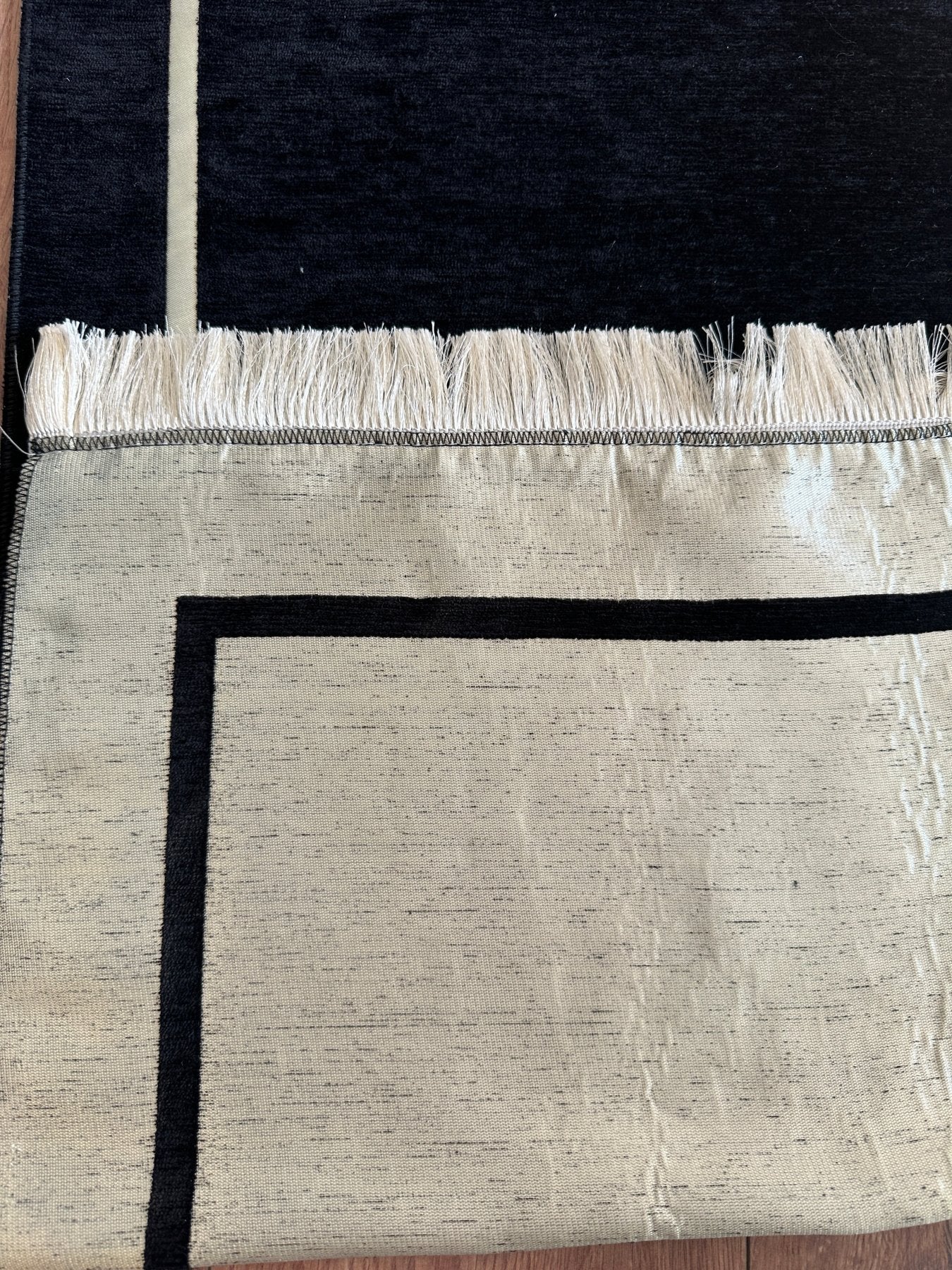 Elegant Black & Cream Muslim Prayer Rug Set for Couples | Sajadah | Janamaz - Ihvan