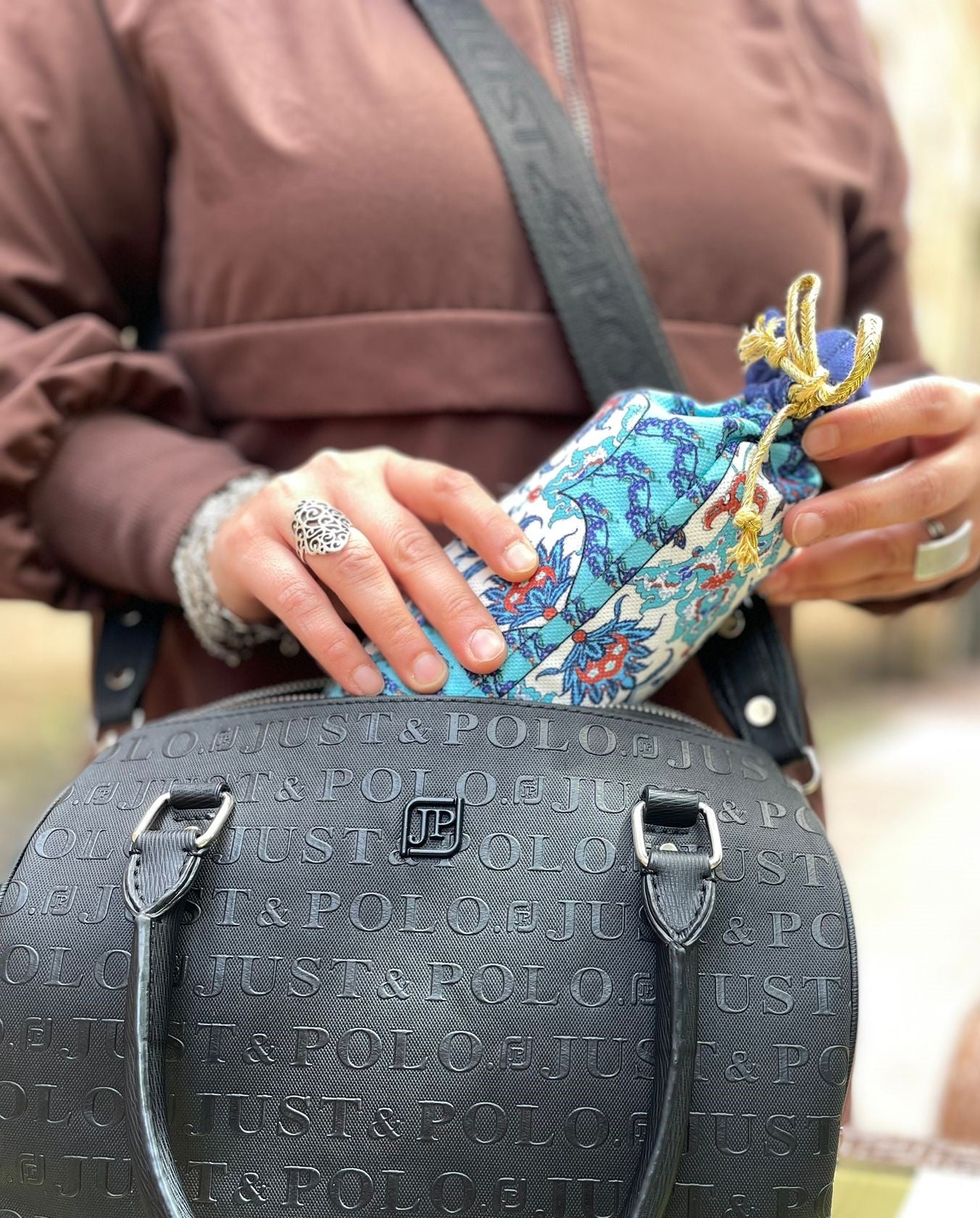Silky Portable Blue Muslim Prayer Rug Set (Sajadah | Travel Bag) - Ihvan