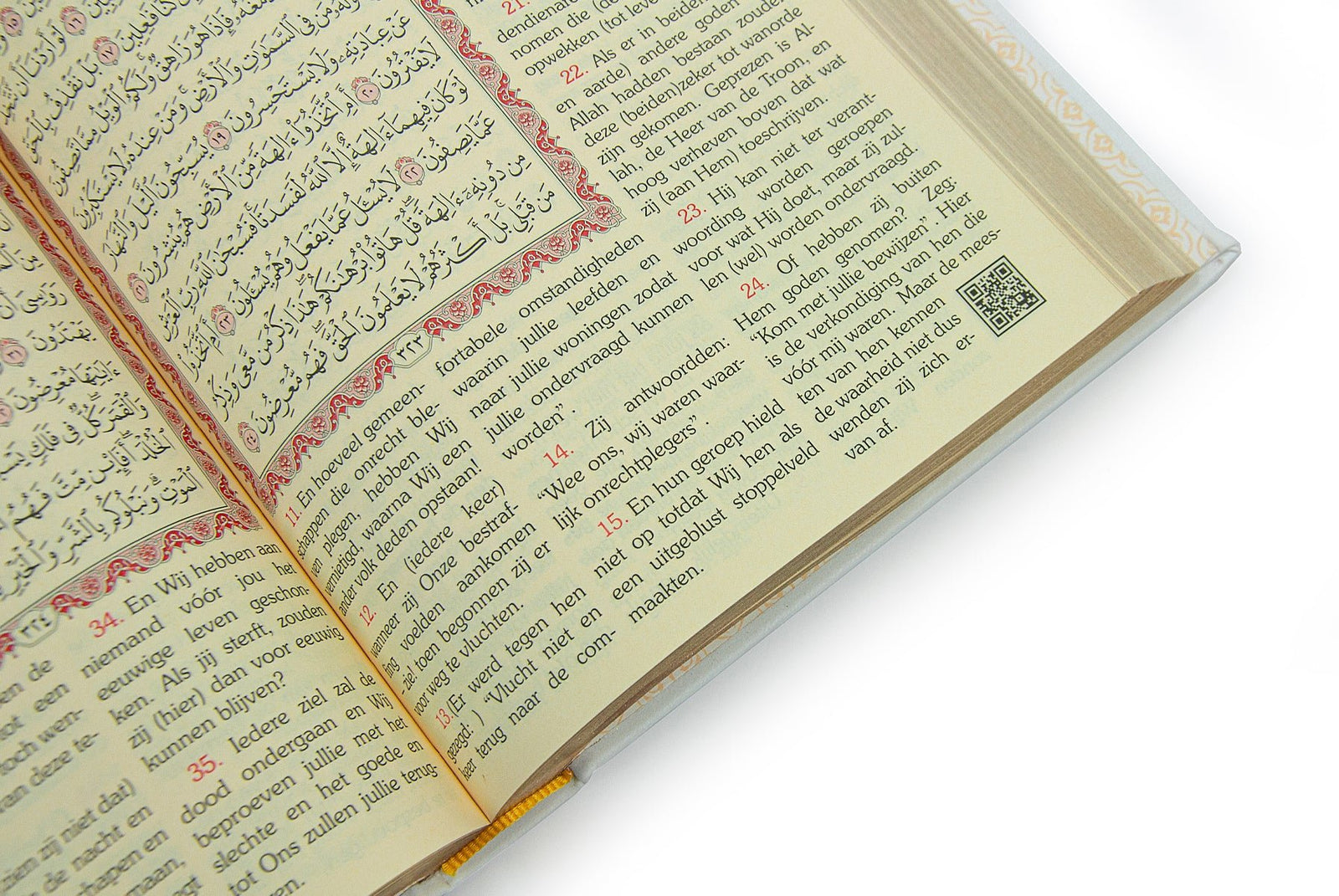 Holy Quran with Dutch Translation Medium Size, Skullcap - ihvan