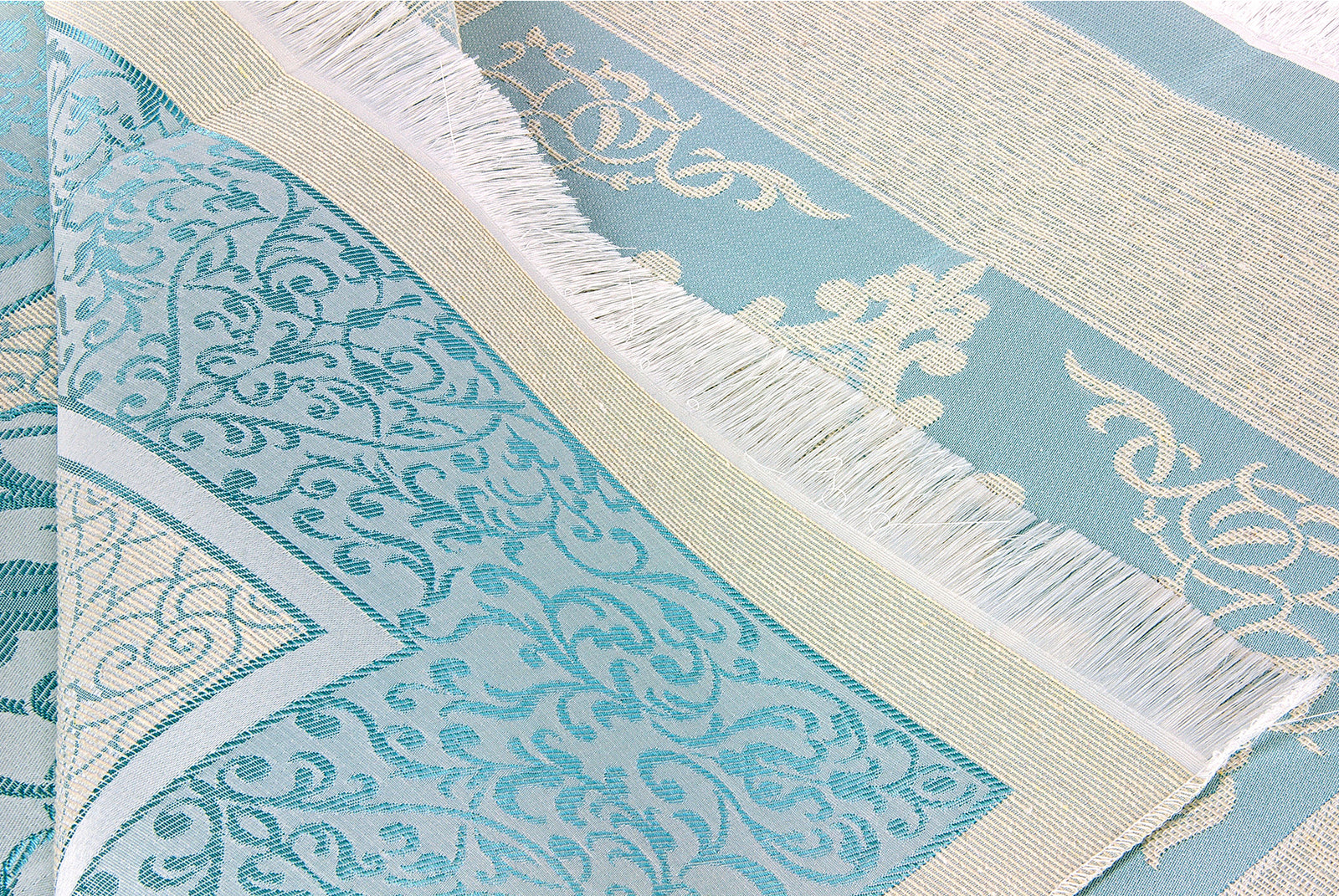 Elegant Muslim Prayer Rug Gift Set (Sajadah | Tasbih | Gift Box) - Ihvan