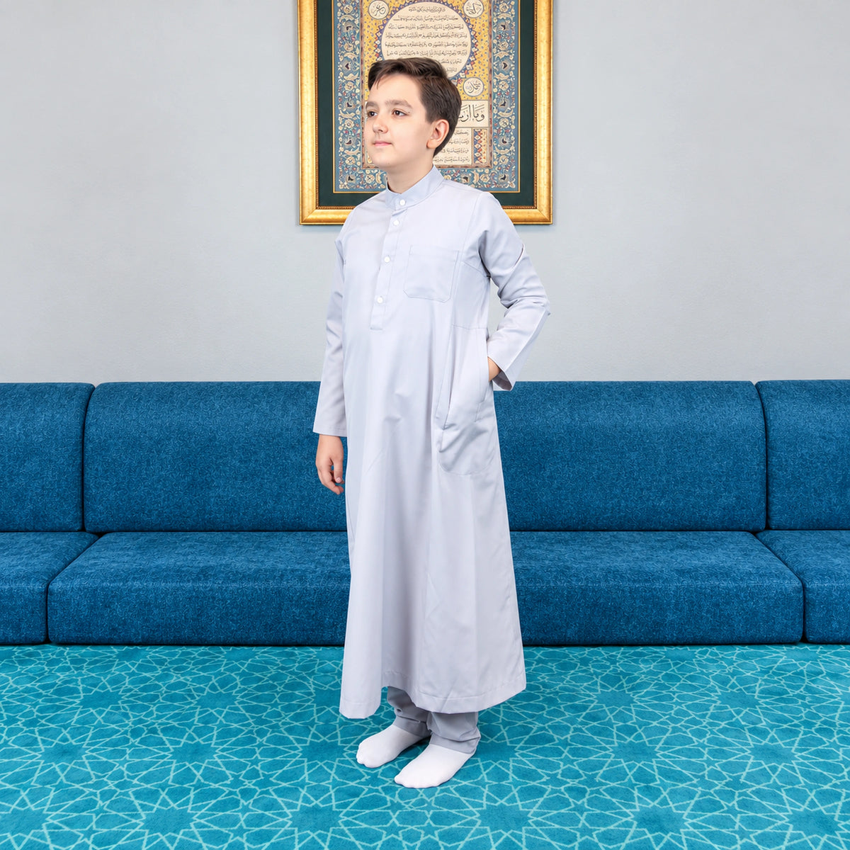 Boys’ Hajj & Umrah Thobe and Trousers Set – Mandarin Collar