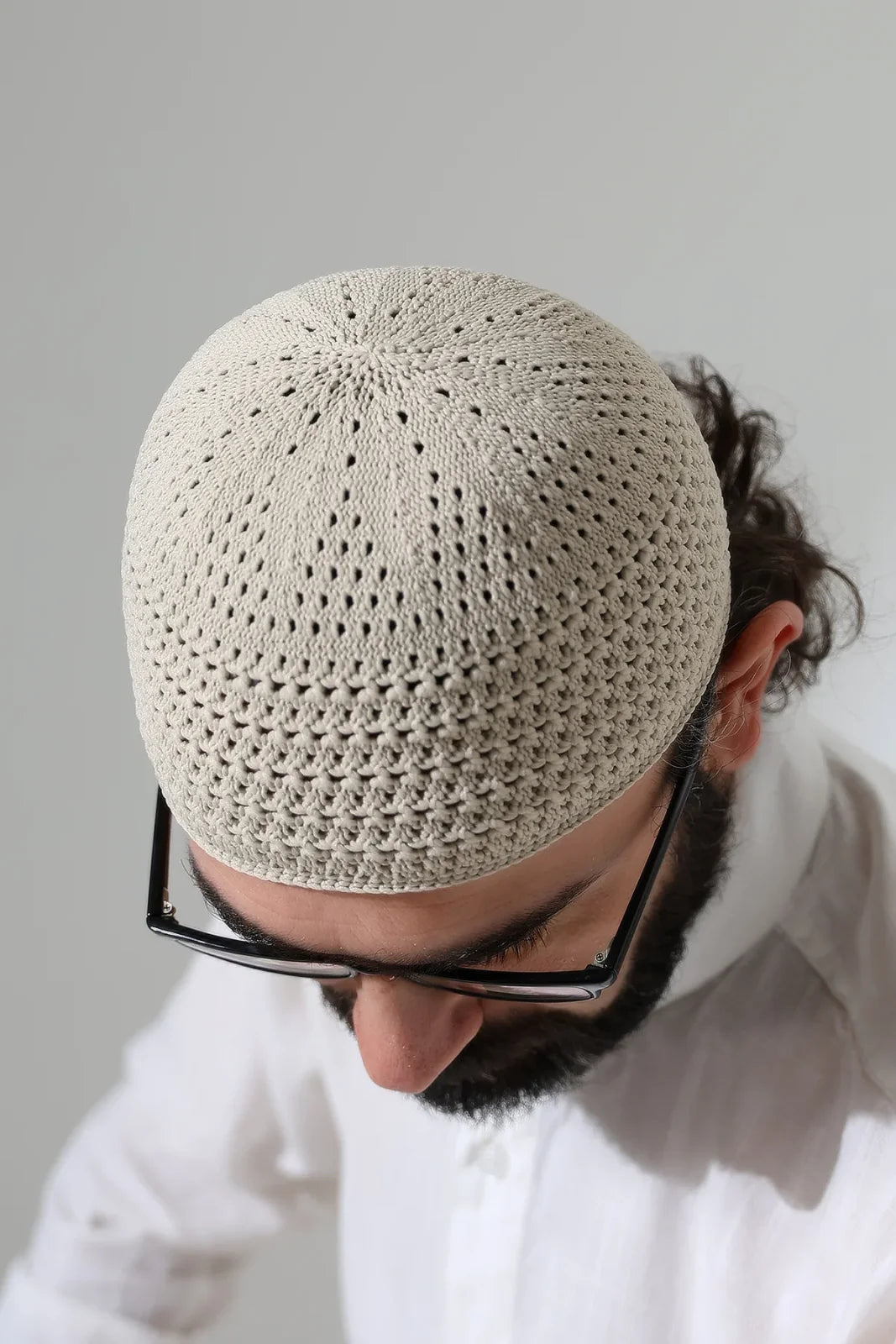 Amber Knitted Kufi Prayer Cap – Patterned Muslim Cap