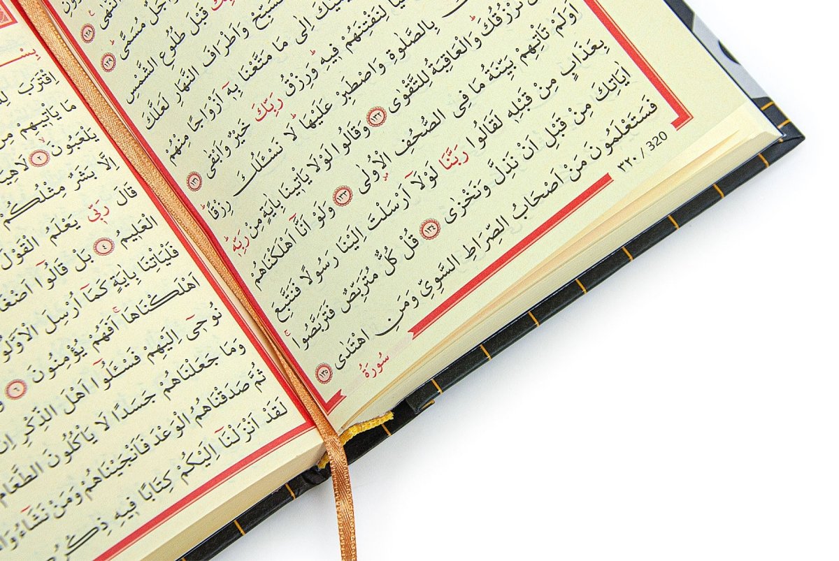 Luxury Velvet Kaaba Gift Set – Prayer Rug, Tasbeeh, Zikr Counter, Quran, and Scarf in Elegant Box - ihvan