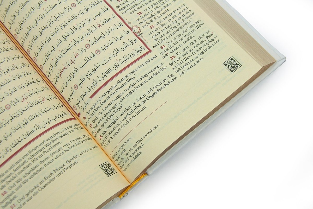 Medium Size Holy Quran with German Translation & Kufi Hat | Gilded Islamic Gift Set for Prayer & Reflection - ihvan