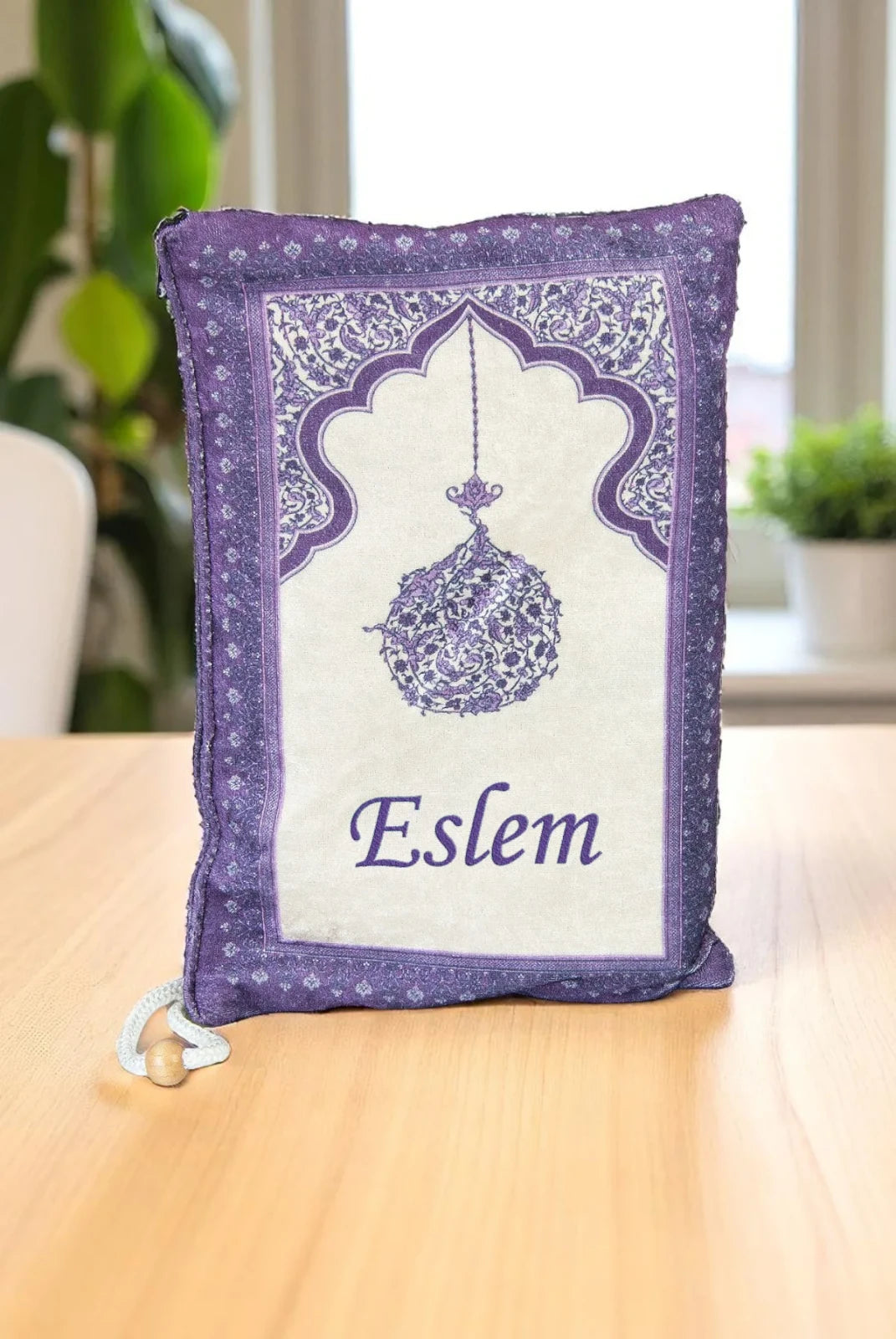 Personalized Embroidered Velvet Prayer Mat Set – Luxury Mihrab Design Prayer Rug with Matching Pouch & Pearl Tasbih