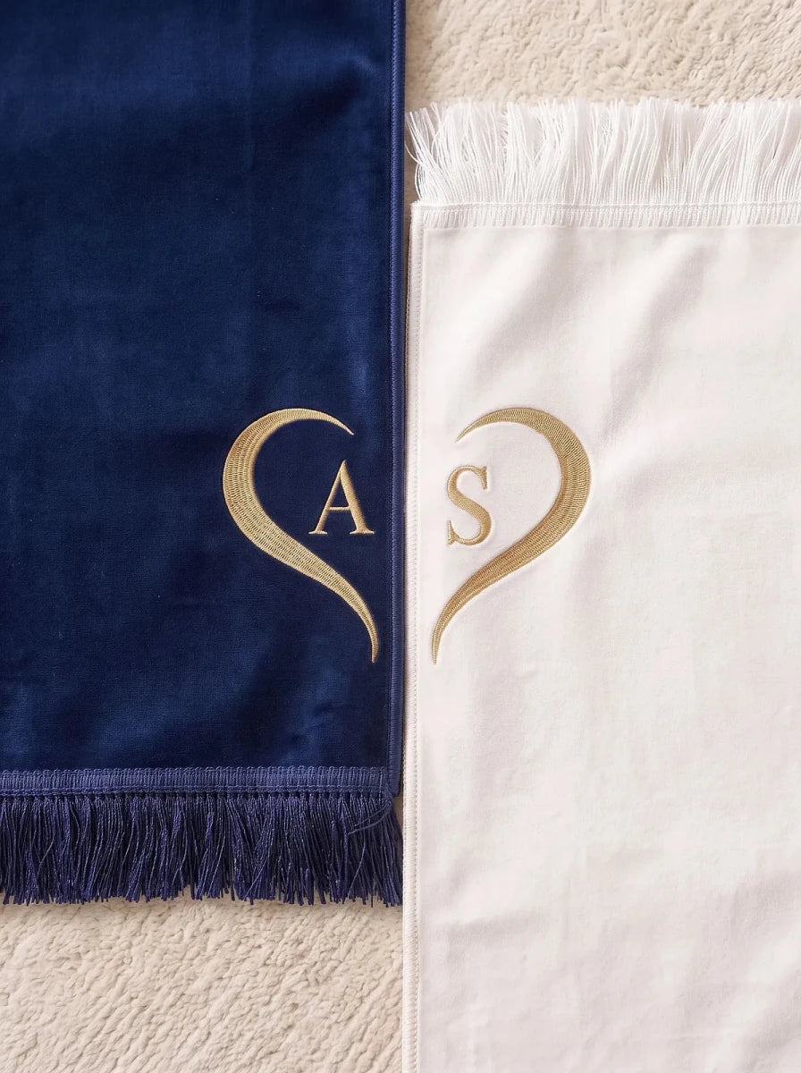Personalized Velvet Couple Prayer Rug Set with Initials & Matching Heart Embroidery - ihvan