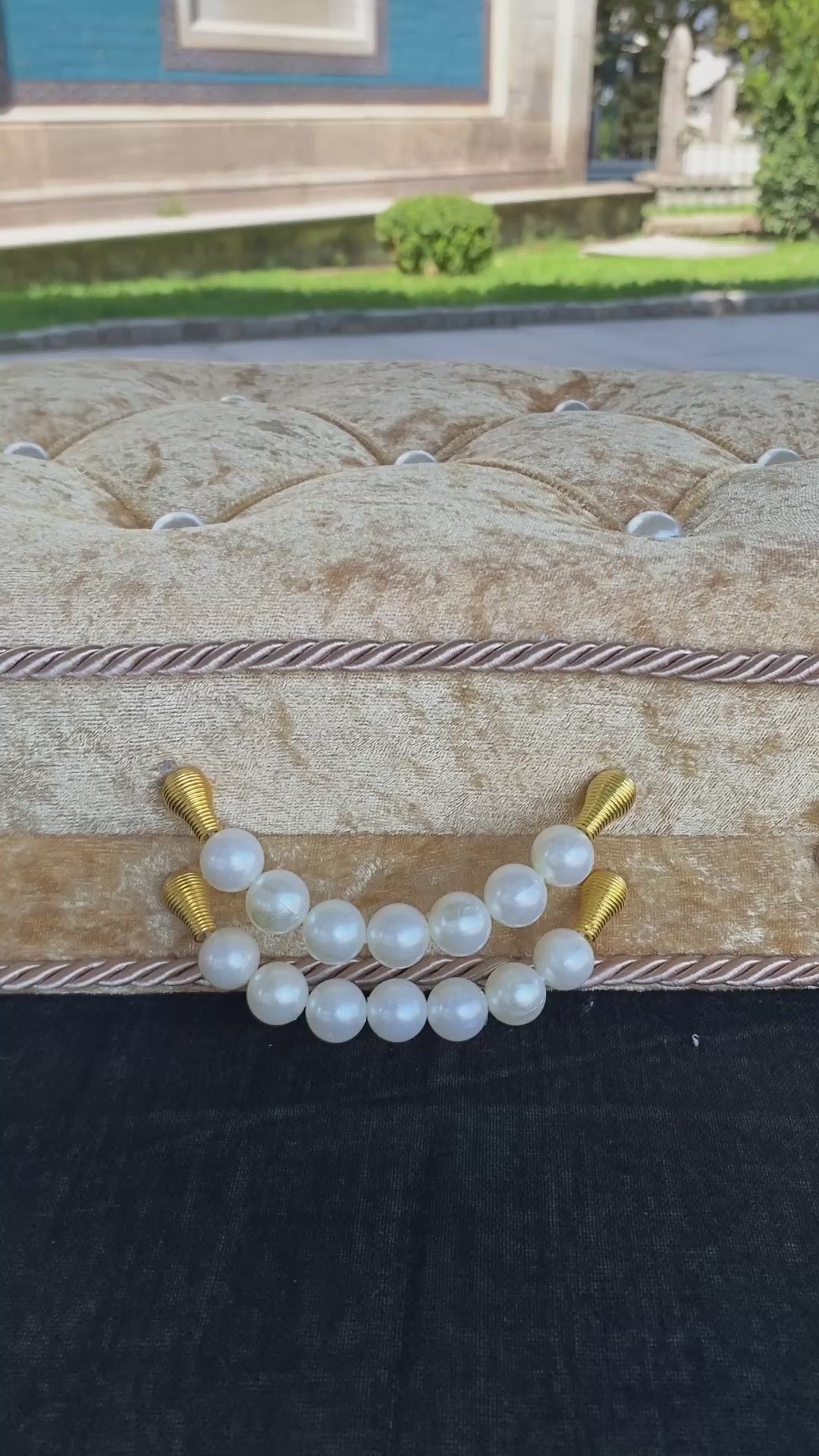Luxury Pearl Velvet Quran Gift Set for Women | Holy Qur’an, Prayer Rug, Shawl