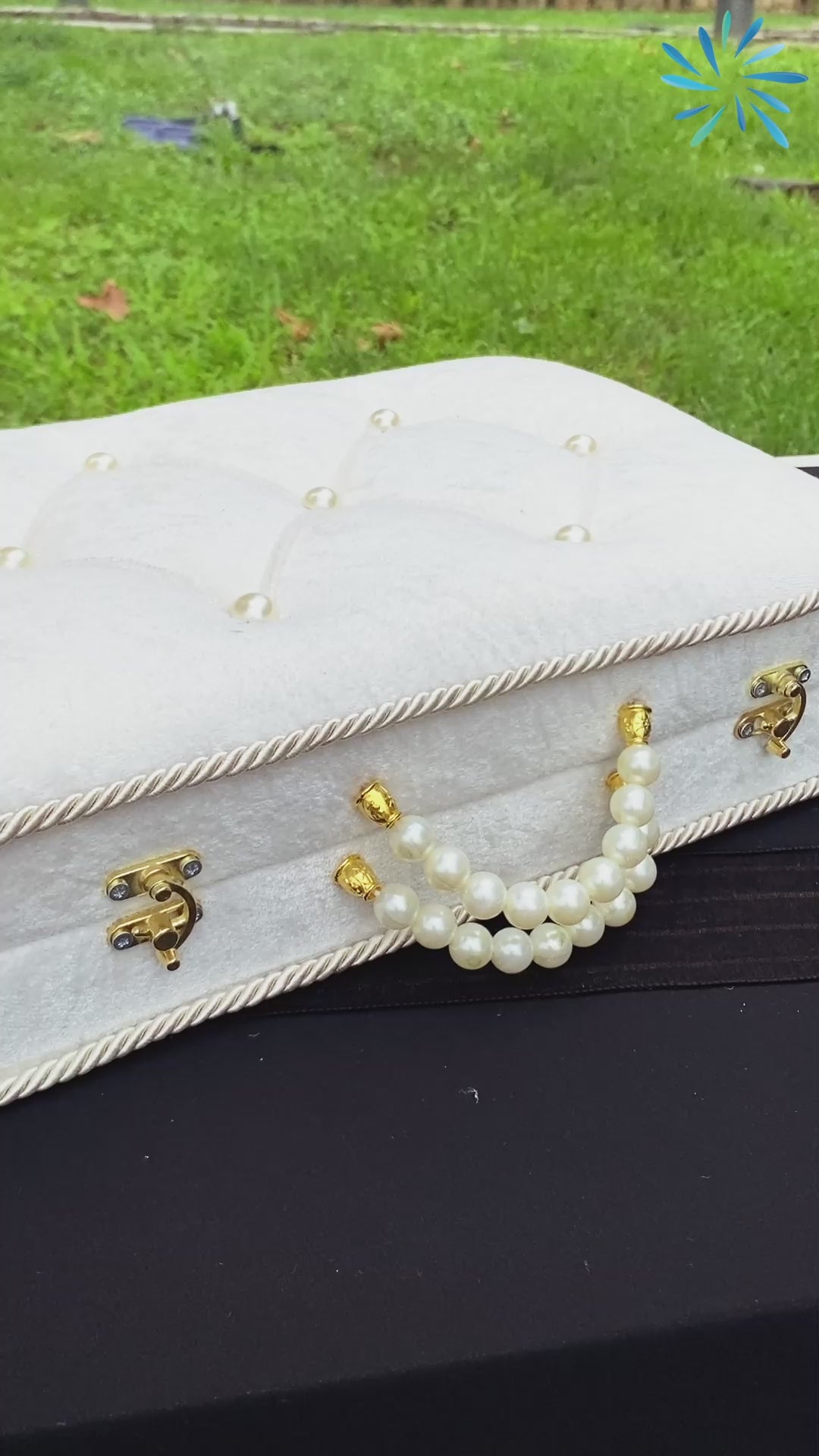 Luxury Pearl Velvet Quran Gift Set for Women | Holy Qur’an, Prayer Rug, Shawl