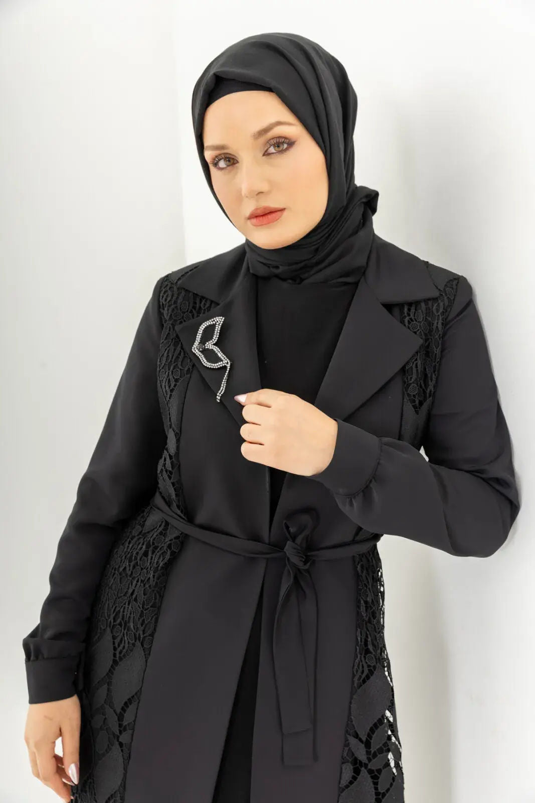 Siyah İki Parça Güpürlü Kemerli Abaya Zerenay 5509-25