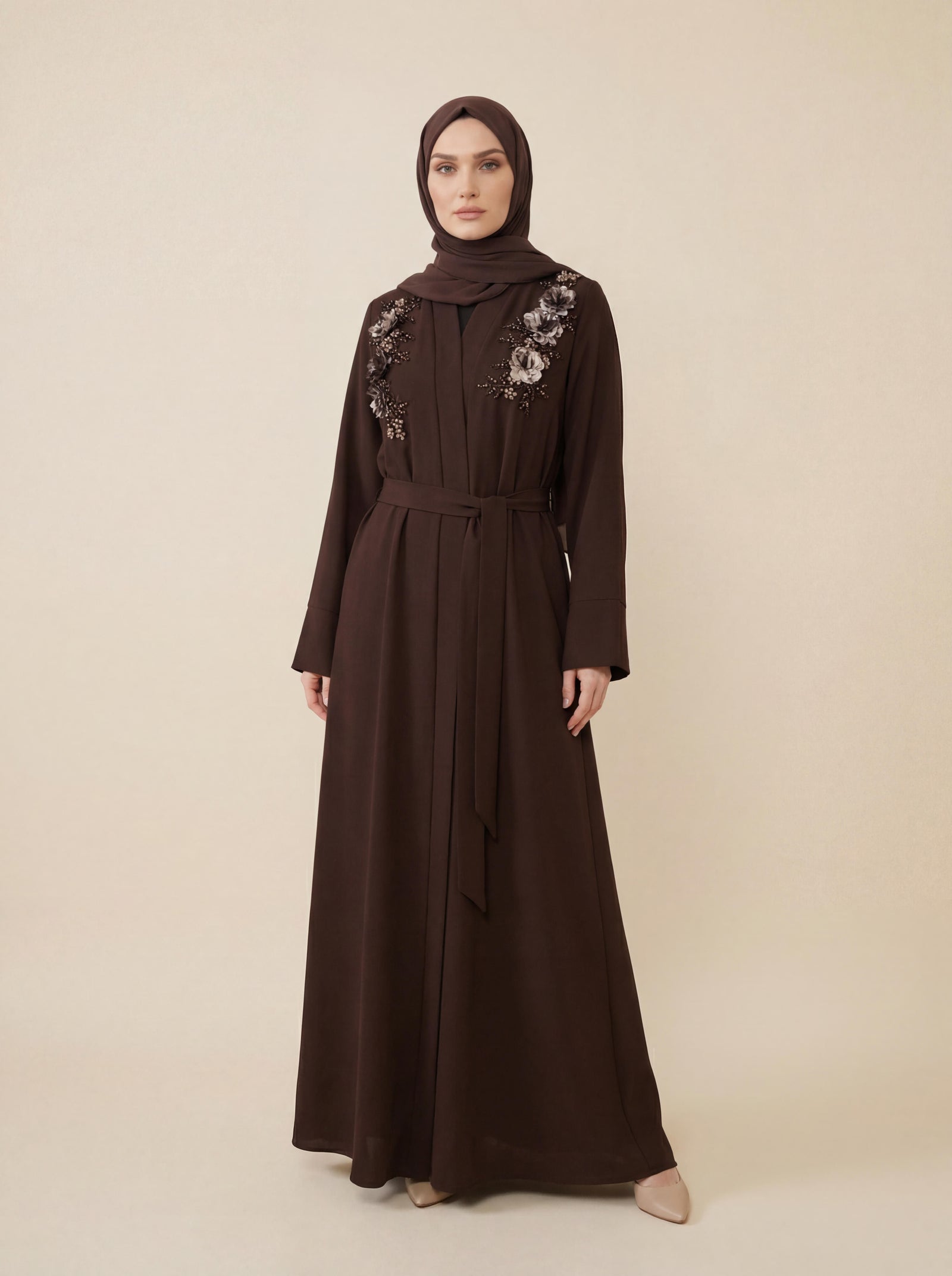 Abaya Takım Çiçek Aplikeli Taş Boncuk Detaylı Kuşaklı Uzun Kollu Kahve 9679-26