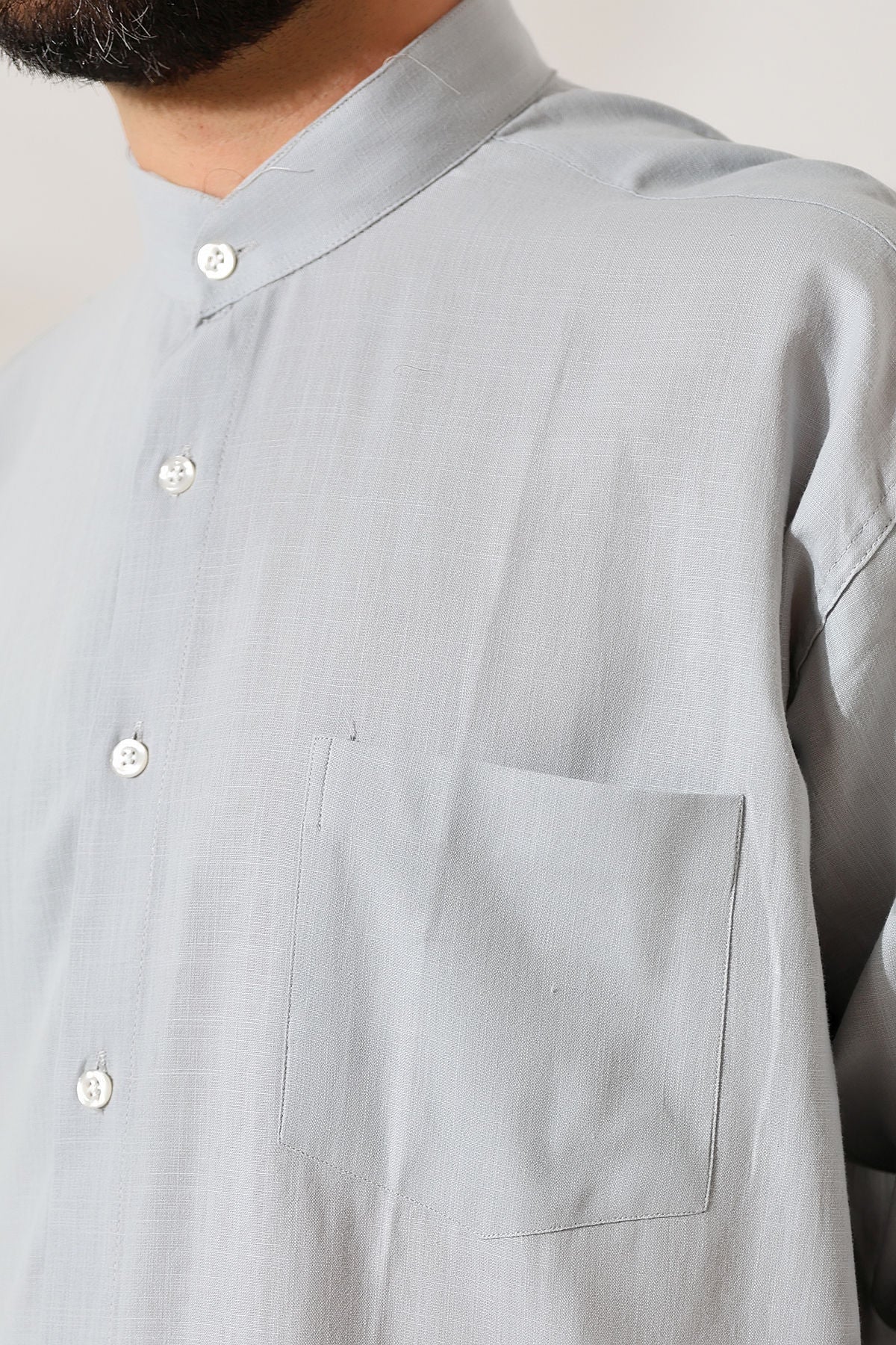 Gri Erkek Bol Kesim Tek Cepli Hakim Yaka Hac ve Umre Keten Gömlek