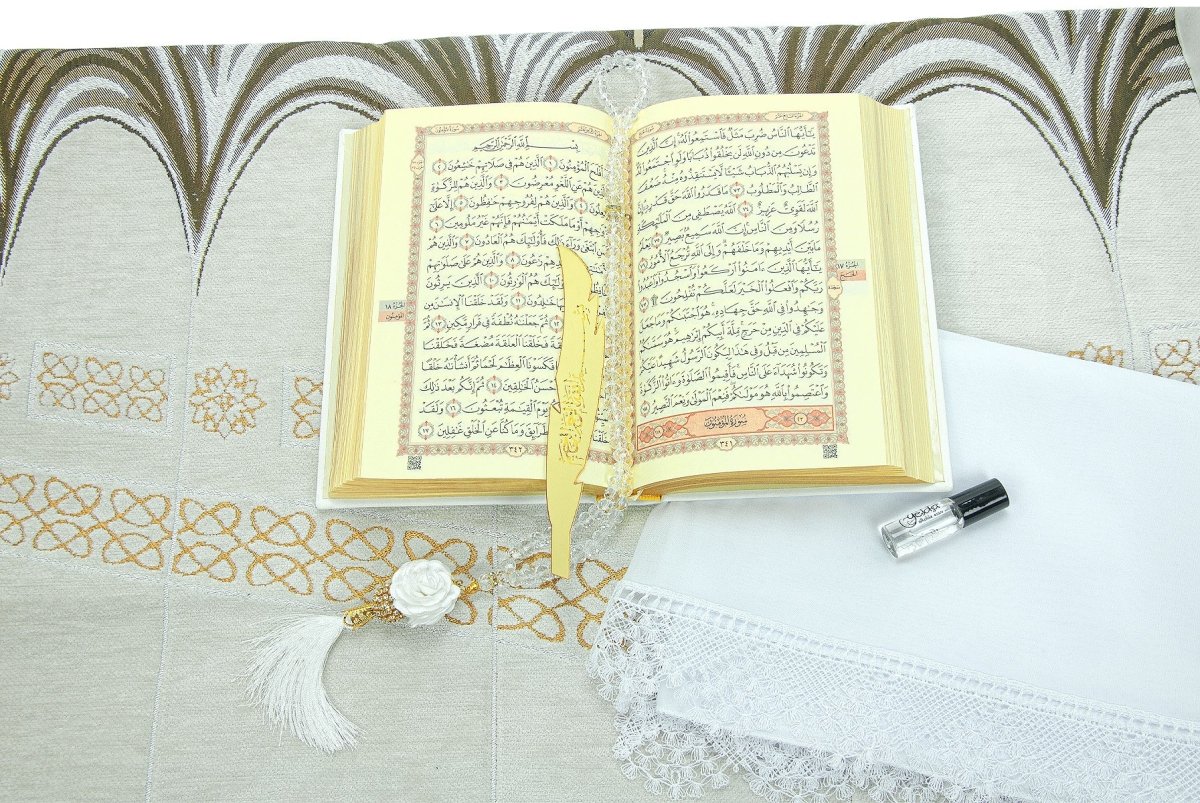Elegant Kaaba Design Islamic Prayer Gift Set | Muslims Prayer Rug & Holy Quran & Wedding Gift - ihvan