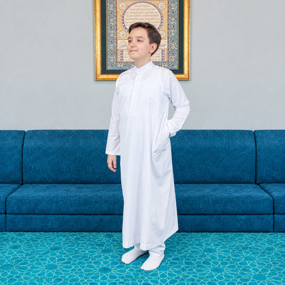 Boys’ Hajj & Umrah Thobe and Trousers Set – Mandarin Collar