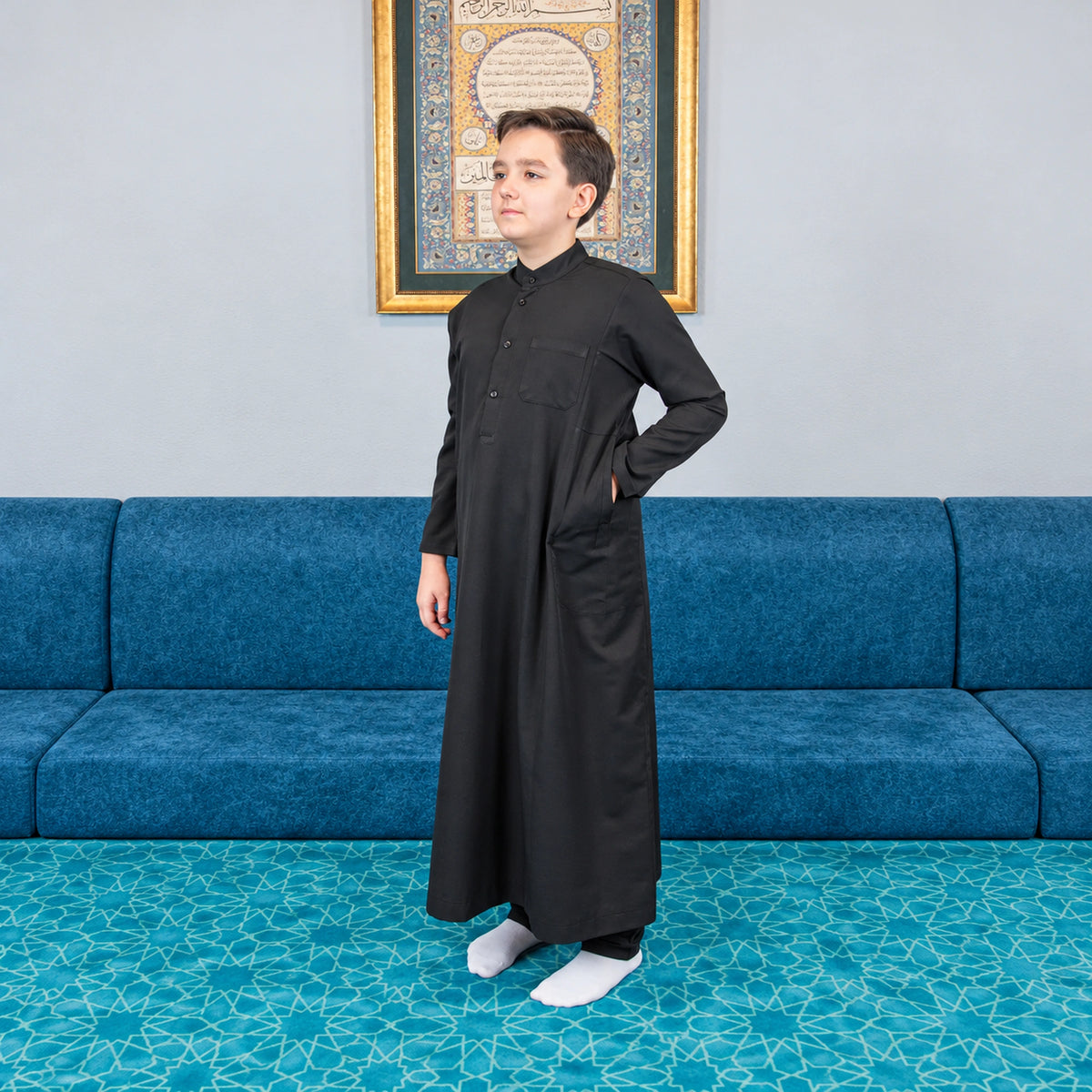 Boys’ Hajj & Umrah Thobe and Trousers Set – Mandarin Collar