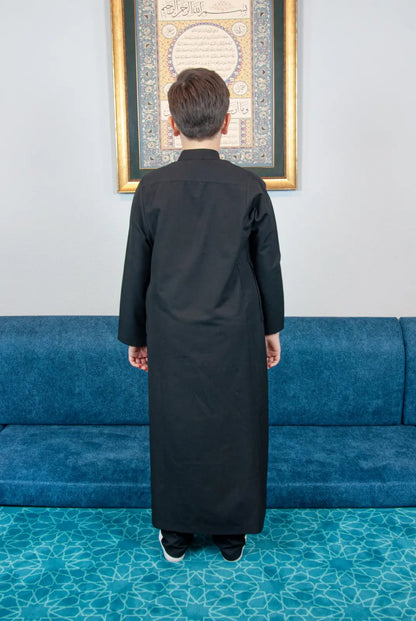 Boys’ Hajj & Umrah Thobe and Trousers Set – Mandarin Collar