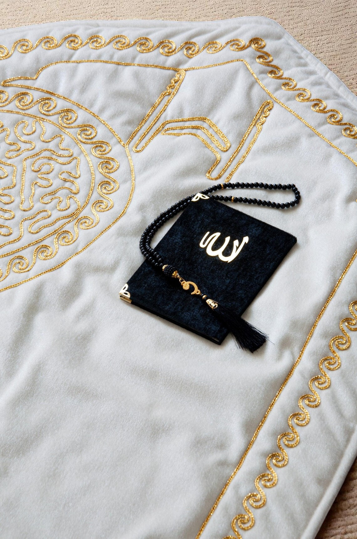 Personalized Couple Islamic Gift Set – Prayer Rug, Yaseen Dua Book & Pearl Tasbih