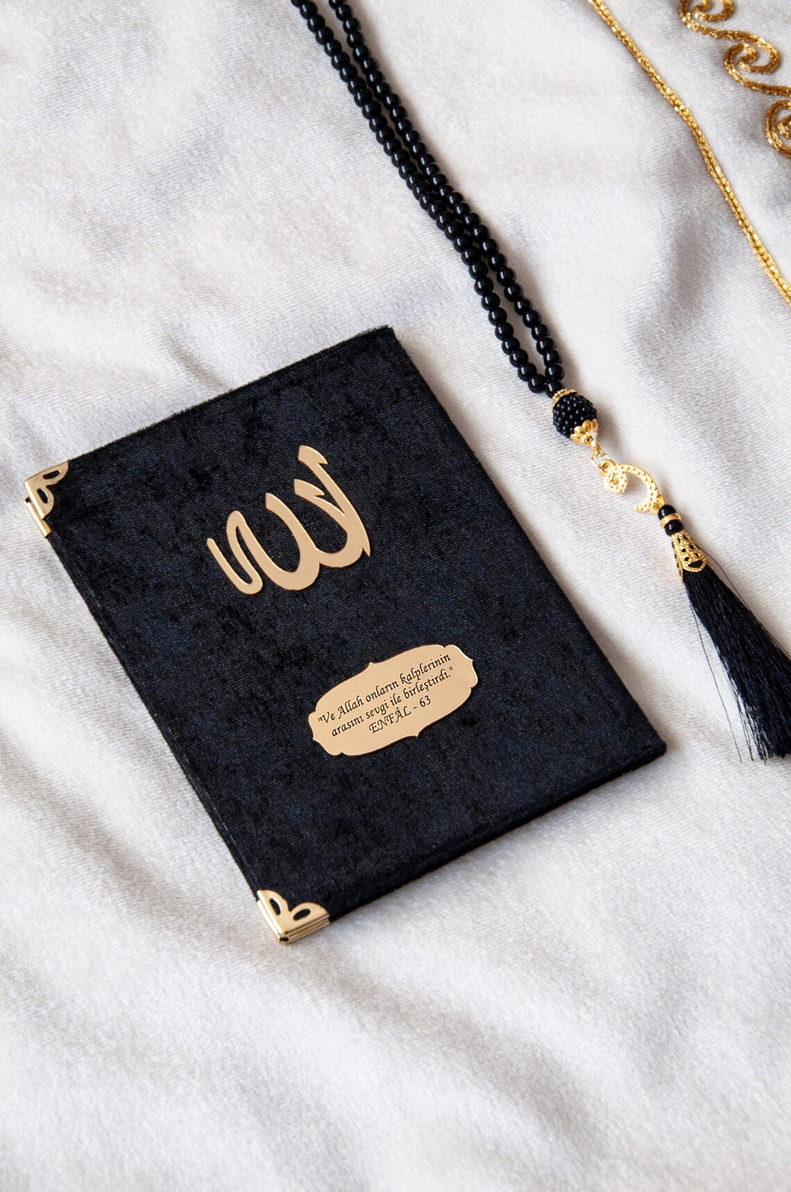 Personalized Couple Islamic Gift Set – Prayer Rug, Yaseen Dua Book & Pearl Tasbih