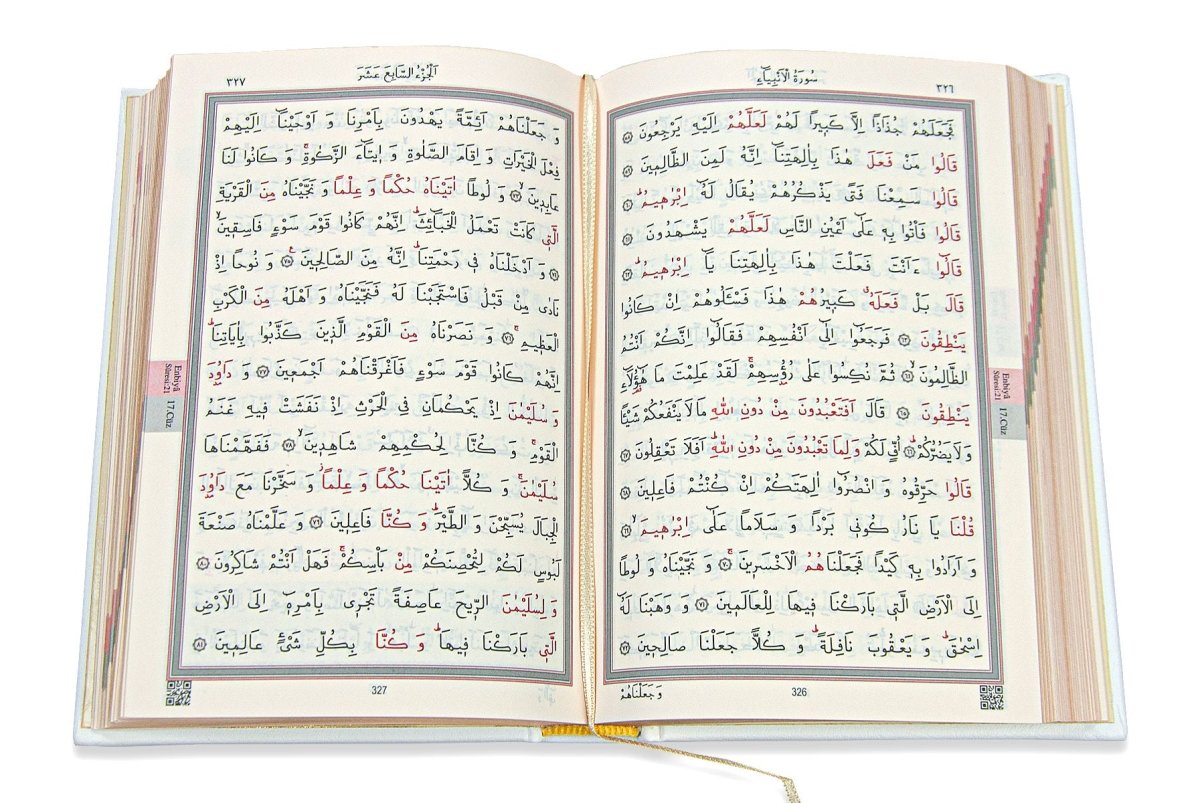Luxury Dowry Prayer Set – Tafta Prayer Rug, Termo Leather Quran, Pearl Tasbeeh, and Scarf in Gift Box - ihvan