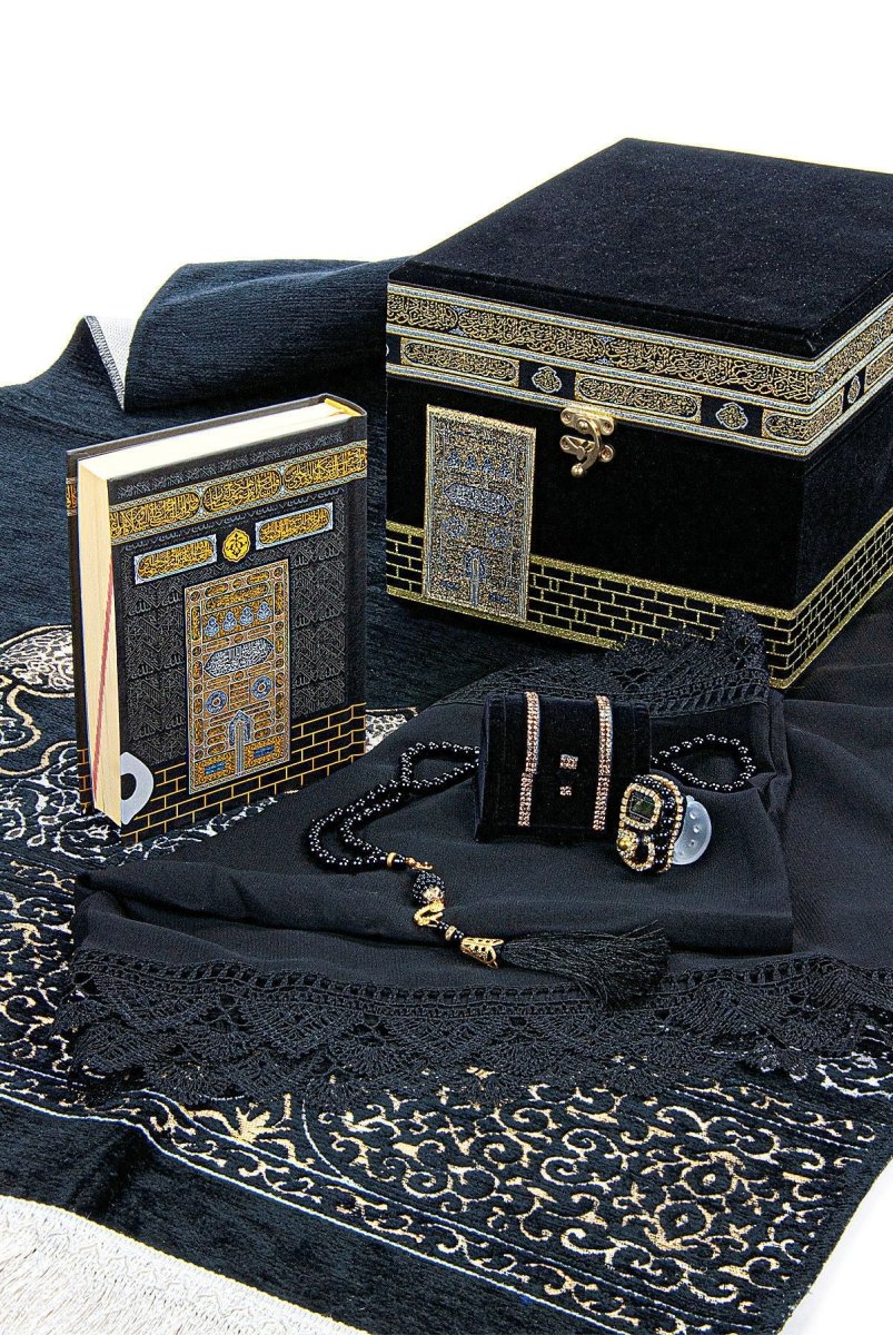 Luxury Velvet Kaaba Gift Set – Prayer Rug, Tasbeeh, Zikr Counter, Quran, and Scarf in Elegant Box - ihvan