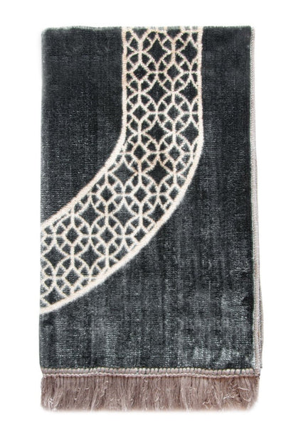 Mihrab Motif Velvet Prayer Rug – Soft Velour Islamic Sajadah - ihvan