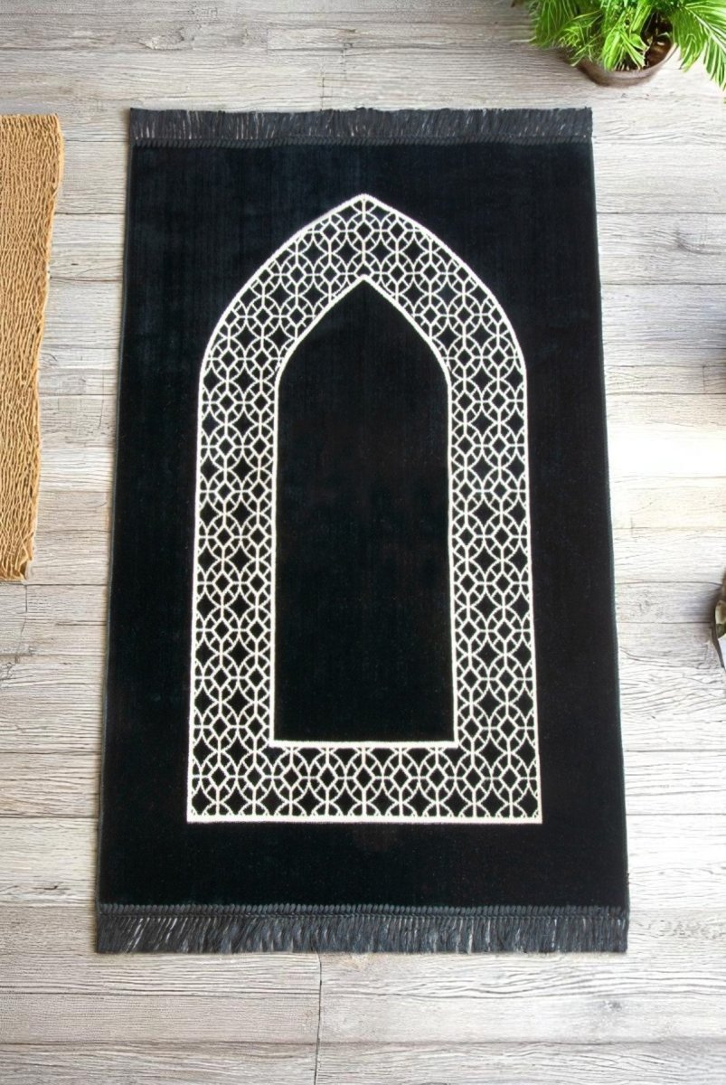 Mihrab Motif Velvet Prayer Rug – Soft Velour Islamic Sajadah - ihvan