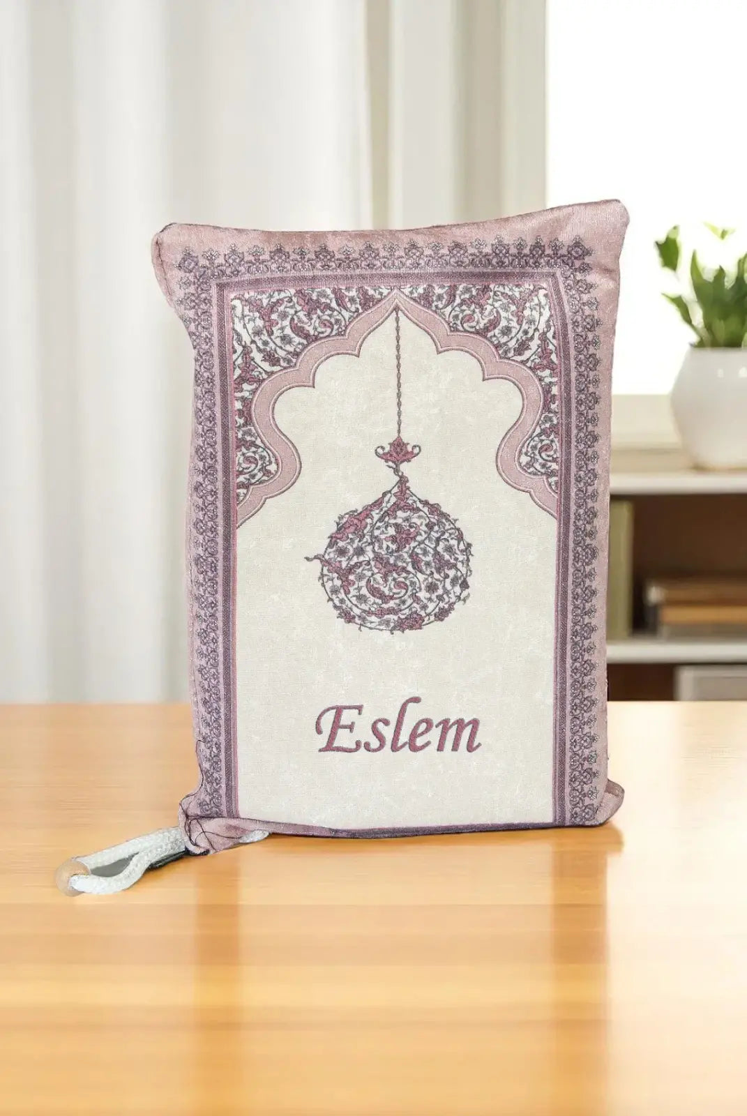 Personalized Embroidered Velvet Prayer Mat Set – Luxury Mihrab Design Prayer Rug with Matching Pouch & Pearl Tasbih