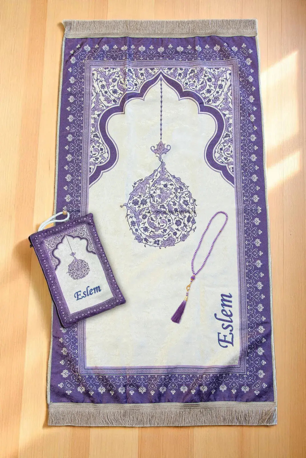 Personalized Embroidered Velvet Prayer Mat Set – Luxury Mihrab Design Prayer Rug with Matching Pouch & Pearl Tasbih