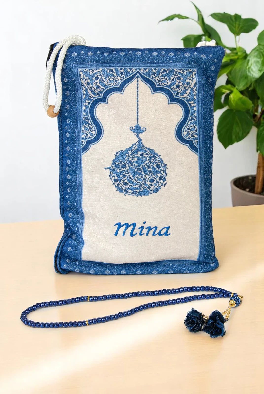 Personalized Embroidered Velvet Prayer Mat Set – Luxury Mihrab Design Prayer Rug with Matching Pouch & Pearl Tasbih