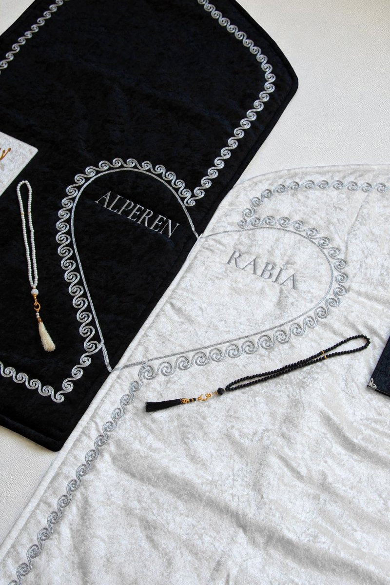 Personalized Couple’s Prayer Rug Set with Names - Luxury Velvet Padded Sajadah Set for Bride and Groom - Heart Motif Wedding Gift with Tasbih & Yasin Book - Grey, Set of 2 - ihvan