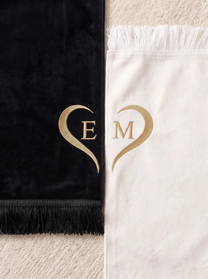 Personalized Velvet Couple Prayer Rug Set with Initials & Matching Heart Embroidery - ihvan
