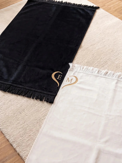Personalized Velvet Couple Prayer Rug Set with Initials & Matching Heart Embroidery - ihvan