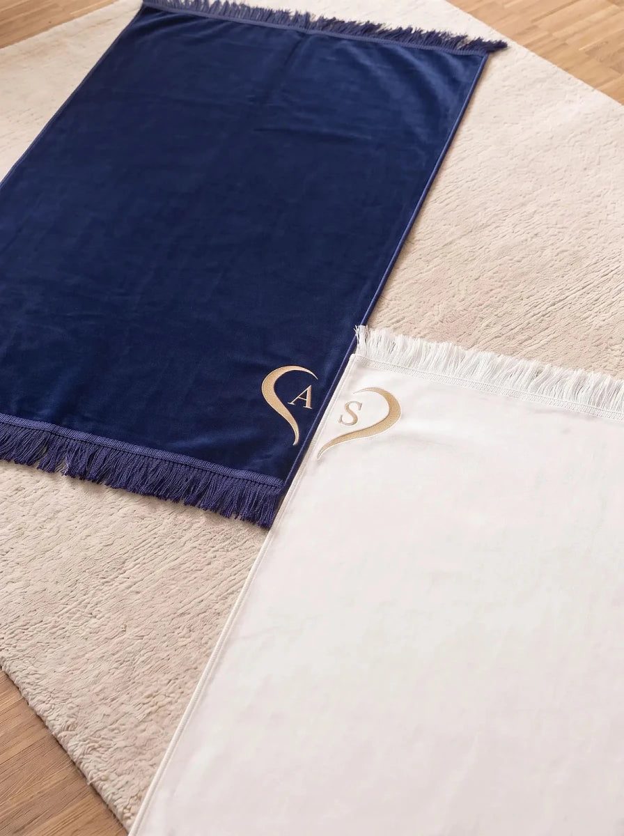 Personalized Velvet Couple Prayer Rug Set with Initials & Matching Heart Embroidery - ihvan