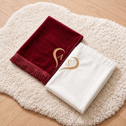 Personalized Velvet Couple Prayer Rug Set with Initials & Matching Heart Embroidery - ihvan