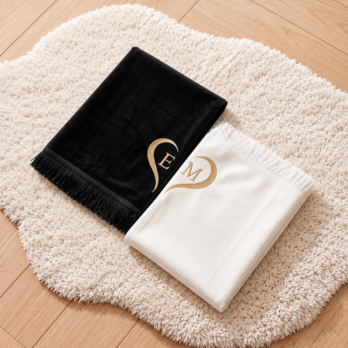 Personalized Velvet Couple Prayer Rug Set with Initials & Matching Heart Embroidery - ihvan