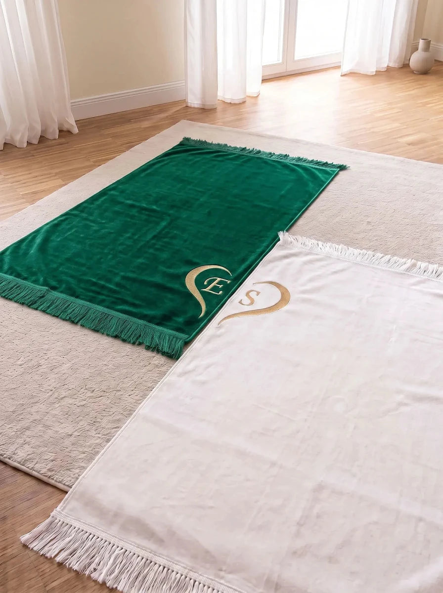 Personalized Velvet Couple Prayer Rug Set with Initials & Matching Heart Embroidery - ihvan