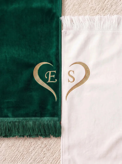 Personalized Velvet Couple Prayer Rug Set with Initials & Matching Heart Embroidery - ihvan