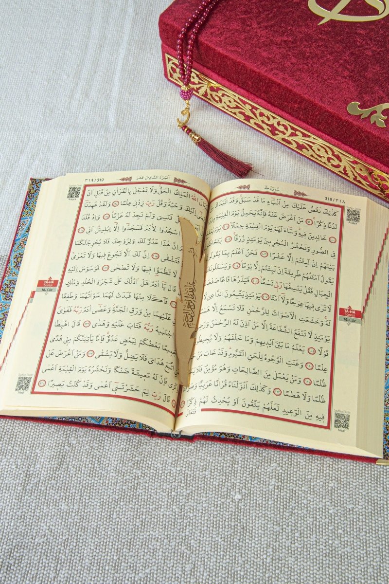 Personalized Velvet Quran Set with Plexiglass Elif - Vav Embellishments – Luxury Gift Box - ihvan