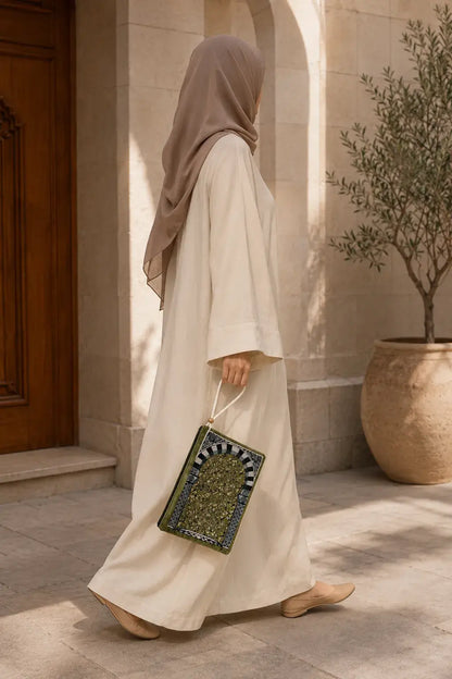 Portable Rawdah Patterned Velvet Prayer Mat with Carry Bag