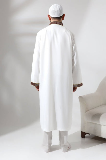 White Mandarin Collar Men's Prayer Robe with Burgundy Stripe Embroidery - ihvan